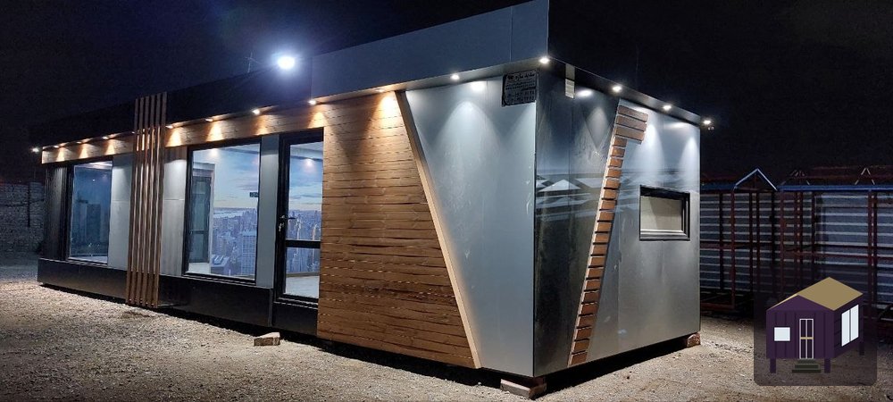 کانکس اداری مدرن با نمای چوب و فلز - نمای شب - سدید کانتین